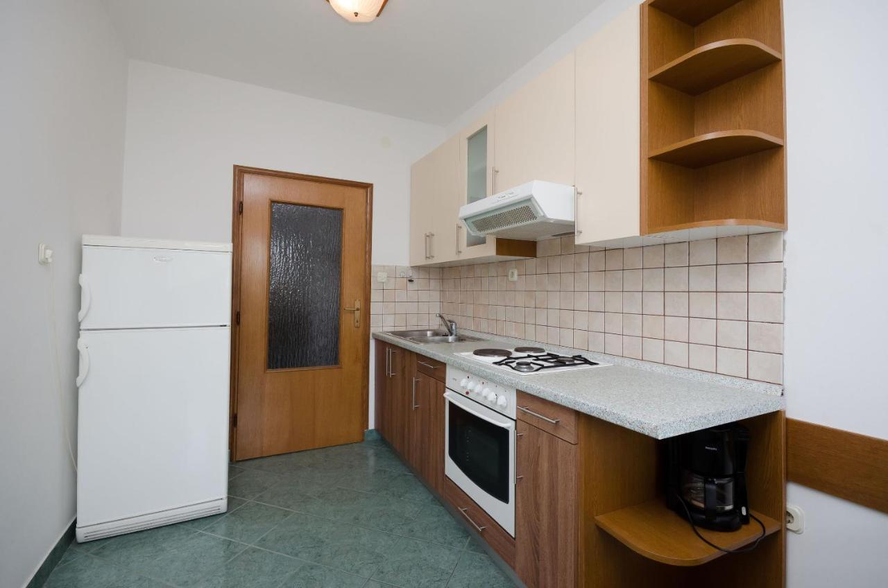 Apartments By The Sea In Лопар Экстерьер фото