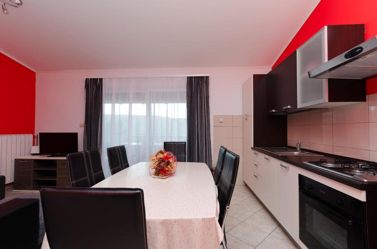 Apartments By The Sea In Лопар Экстерьер фото