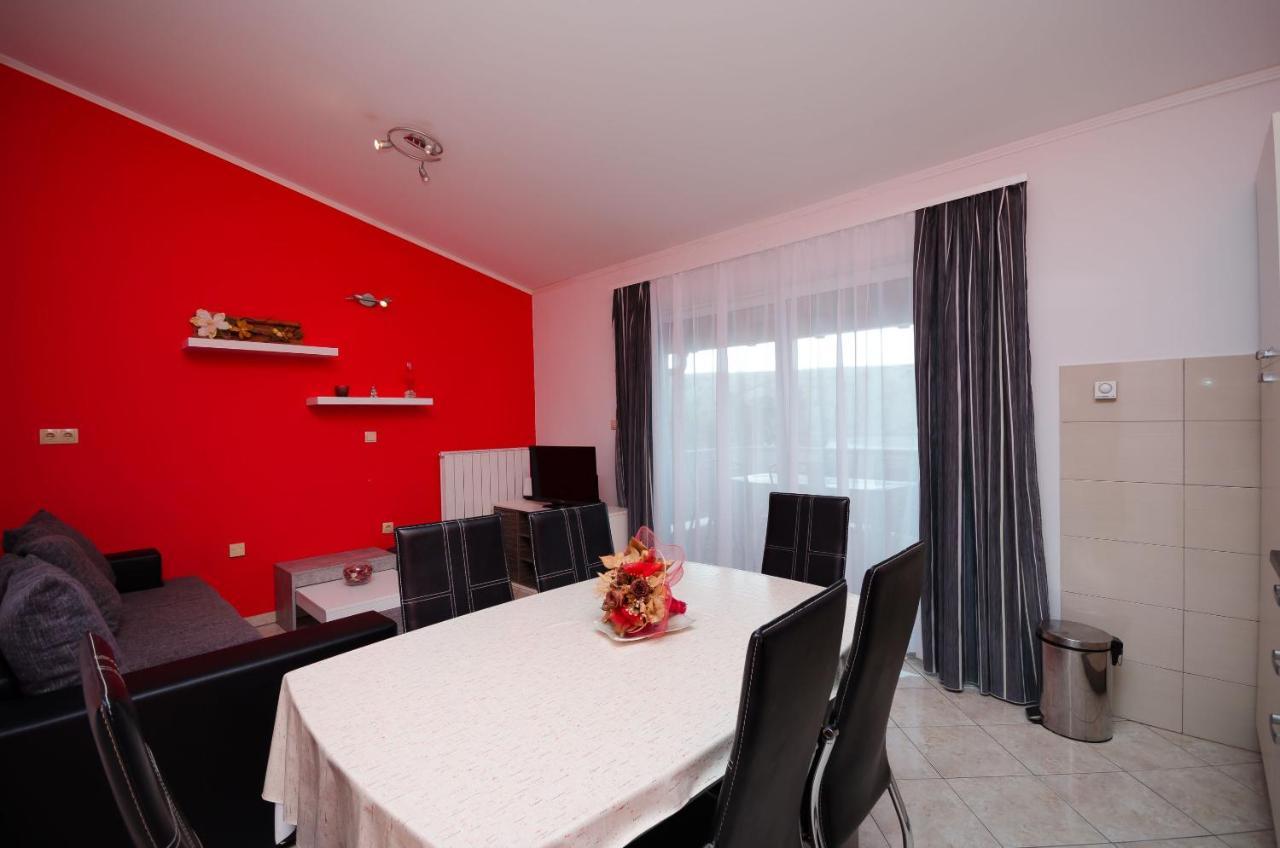 Apartments By The Sea In Лопар Экстерьер фото