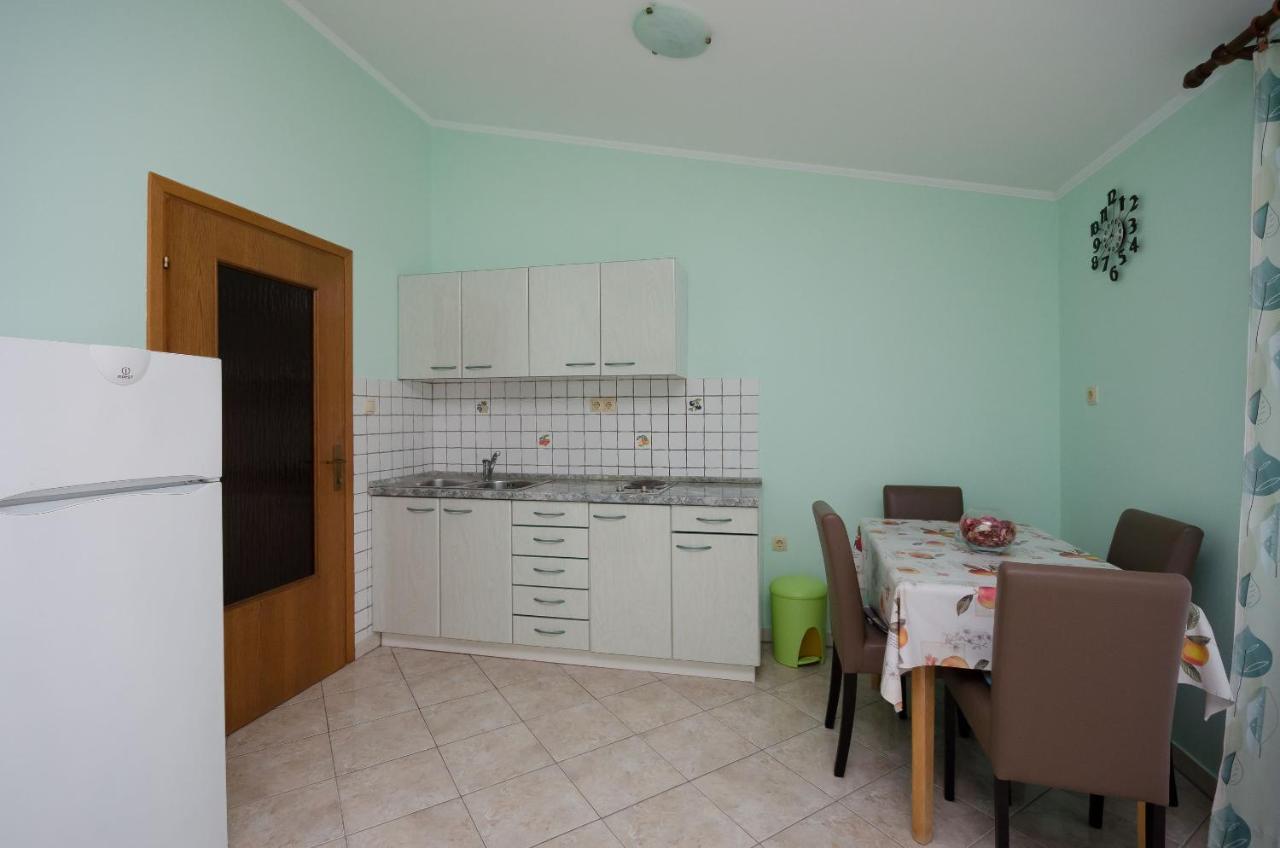 Apartments By The Sea In Лопар Экстерьер фото