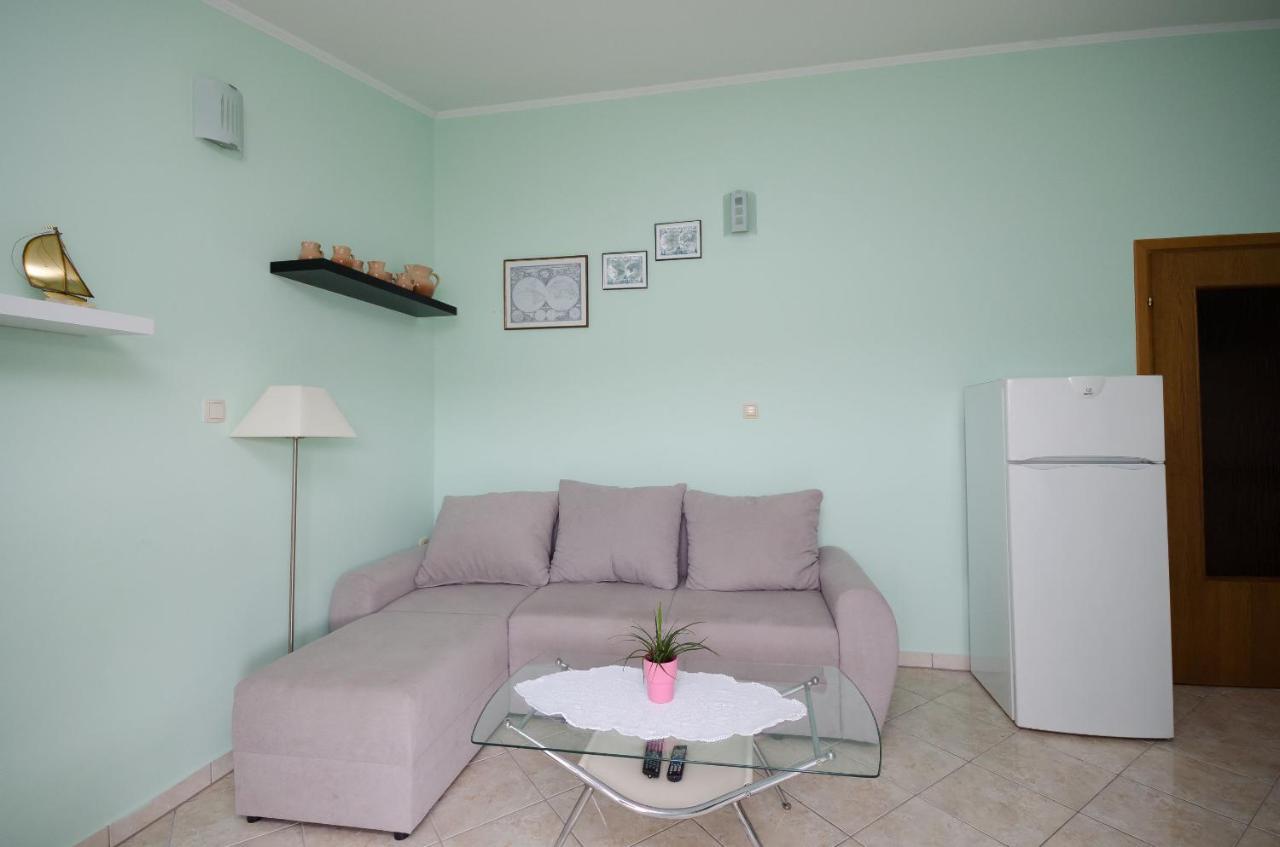 Apartments By The Sea In Лопар Экстерьер фото