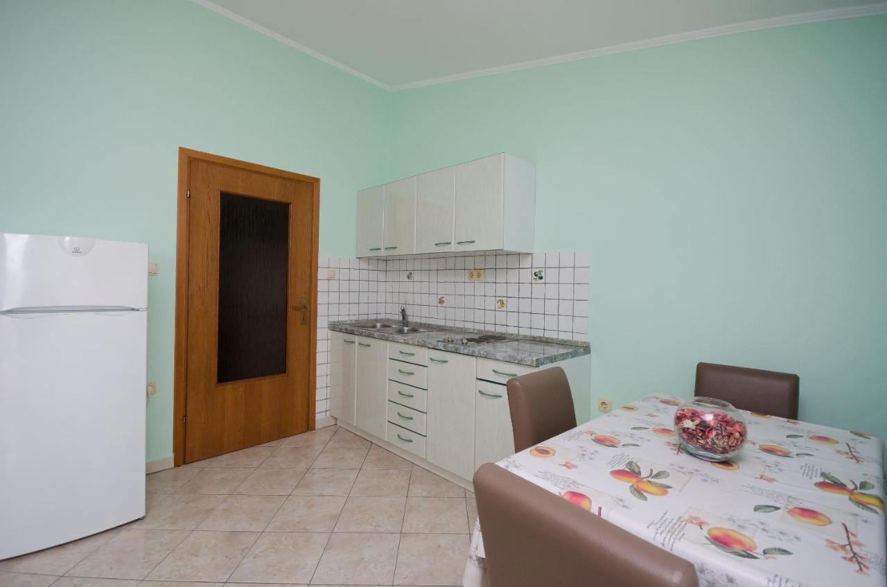 Apartments By The Sea In Лопар Экстерьер фото