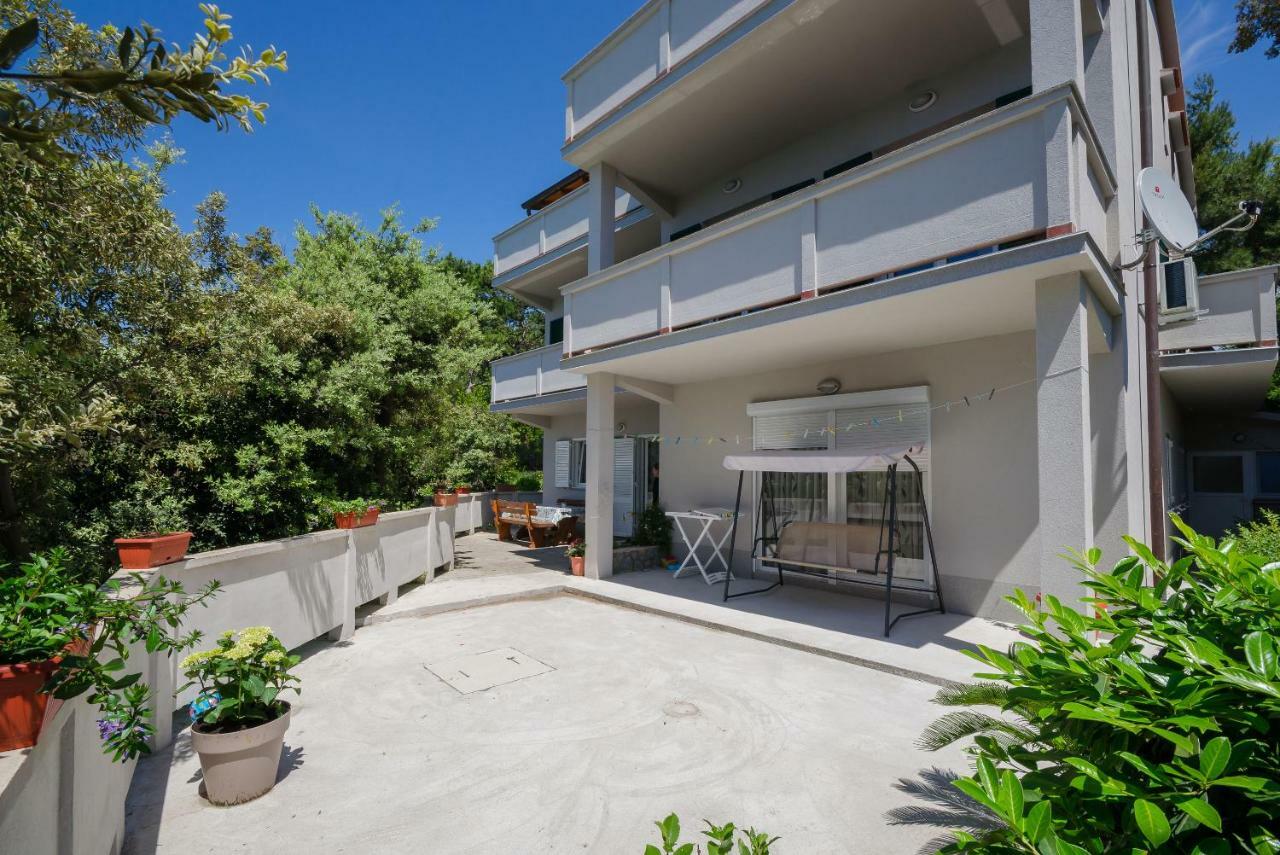 Apartments By The Sea In Лопар Экстерьер фото